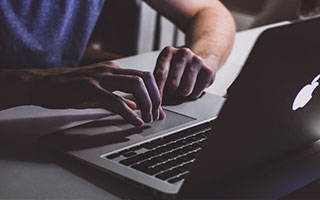 爱游戏app-亚洲杯国足迎战 球迷热情高涨，亚洲杯国足首战