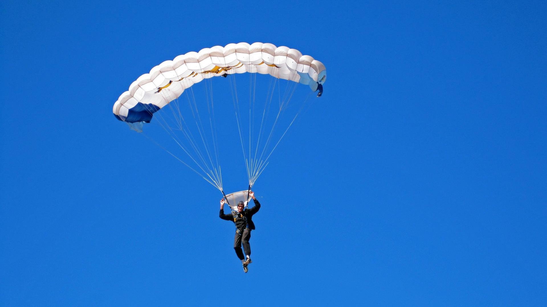 AYX体育官网-切尔西门将关键扑救保障球队胜利，切尔西一场比赛报废两门将